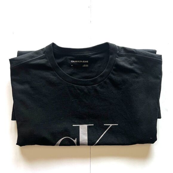 Calvin Klein Graphic Tee - Size: M - Picture 5 of 5